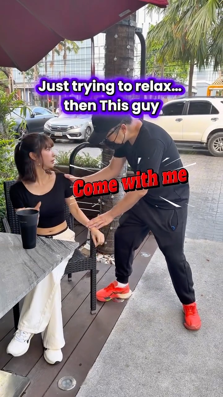 “Hey, can I get your number?”
No means no — and Muay Thai makes sure they understand that. ✋
Unwanted attention can turn dangerous fast.
See how one technique can shut it down immediately.
Your safety is non-negotiable.

“ขอเบอร์หน่อยได้มั้ย?”
ไม่ก็คือไม่ — และมวยไทยจะทำให้เขาเข้าใจ ✋
ความสนใจที่ไม่พึงประสงค์อาจกลายเป็นอันตรายได้อย่างรวดเร็ว
ดูว่าเทคนิคเดียวจะหยุดมันได้อย่างไร
ความปลอดภัยของคุณไม่มีต่อรอง

#NoMeansNo #MuayThaiSelfDefense #HarassmentAwareness #MuayThaiForWomen #standyourground