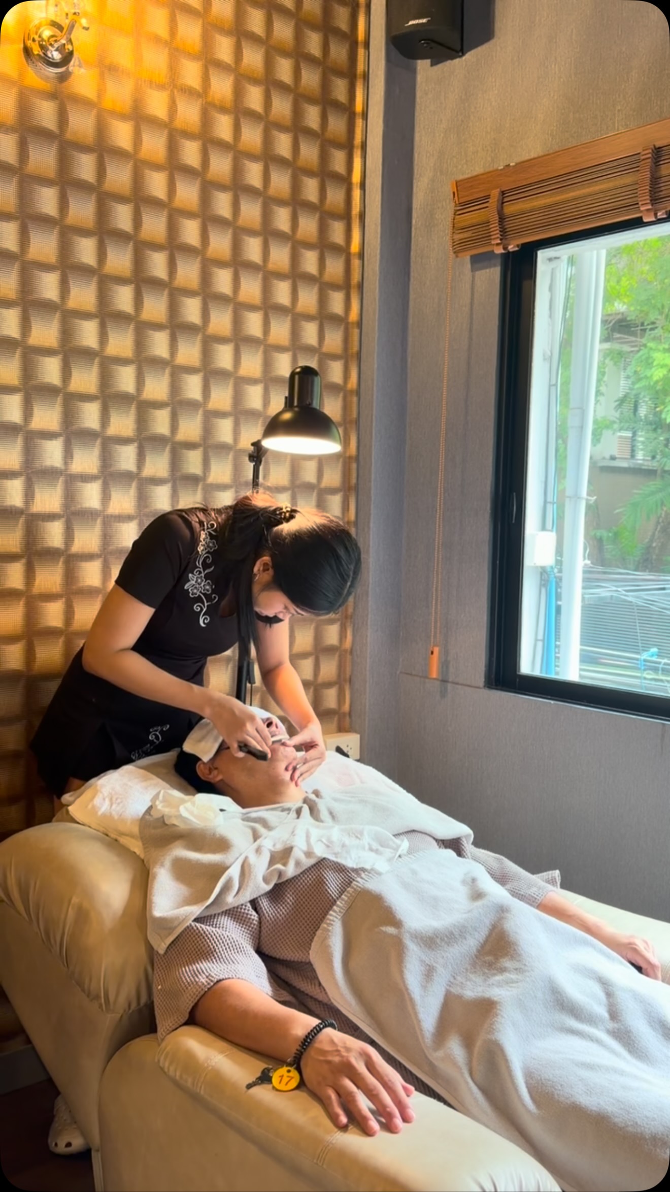 Take a moment for yourself. Relax, recharge, and enjoy the care you truly deserve 🌿

You can make a reservation at here👇
☎️ 02 124 5246
DM (X or FACEBOOK)
WhatsApp +66 98 925 5888
Line  lin.ee/YOE9biR
#bodycareworks #สปาเวียดนาม #relaxing #vietnambarber