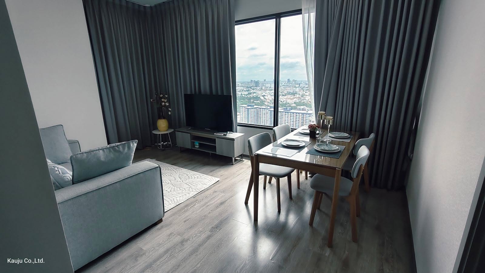 新たな空室情報✨

オヌットのKnightsBridge Primeで、贅沢な暮らしを体験しませんか？2ベッドルームの物件が空きました！広さは55㎡、賃料は50,000バーツです。お部屋の天井が高く、思わず深呼吸したくなります🏠さらに、大きな窓から見える眺めも格別です。お隣にはBigCがあり、日常のお買い物もらくらく！BTSオヌット駅までは徒歩10分程度の距離で、アクセスも非常に便利です🚝

人気の高いこの物件、2ベッドタイプは特に希少ですので、お早めにご検討ください。ご興味のある方は、ぜひお気軽にお問い合わせくださいませ📞

New vacancy information ✨

Would you like to experience a luxurious lifestyle at KnightsBridge Prime in On Nut? A 2-bedroom unit is now available! The area is 55㎡ and the rent is 50,000 Baht. The room has high ceilings that make you want to take a deep breath 🏠 On top of that, the view from the large windows is exceptional. With BigC next door, everyday shopping is easy! It's also just about a 10-minute walk to BTS On Nut station, making access very convenient 🚝

This popular property rarely has 2-bedroom units available, so please consider quickly. If you are interested, please feel free to contact us 📞

#オヌット暮らし
#BTSアクセス
#タイ生活
#紅樹株式会社
#駅近スーパー近物件