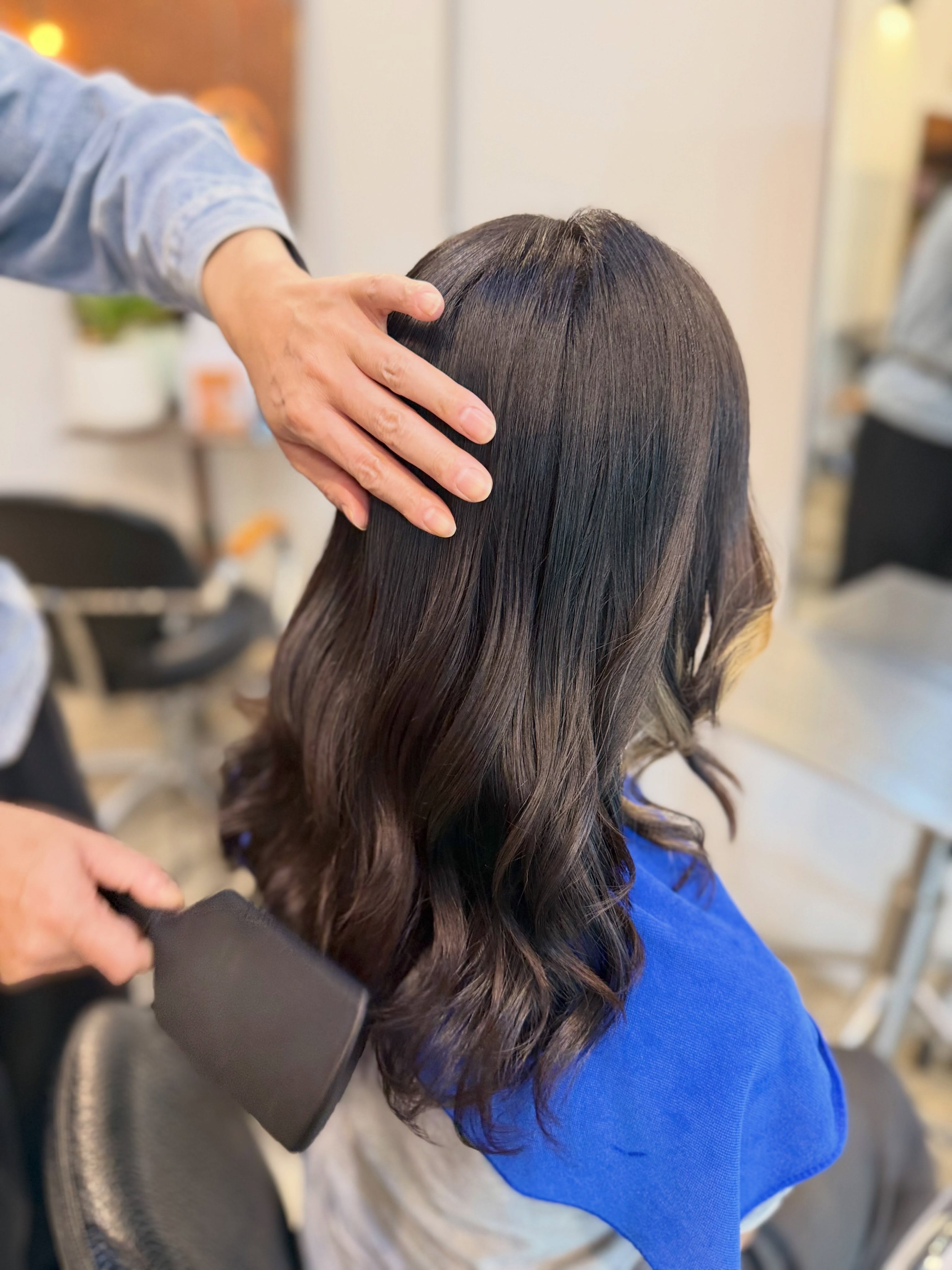 เส้นผมที่ได้รับการดูแลอย่างดี คือความสวยที่สัมผัสได้ในทุกวัน 🤍✨

#HairAtelierADOR #HairSalon
#ร้านทำผมทองหล่อ
#バンコク美容室
#バンコクヘアサロン