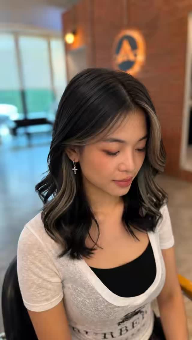 เติมมิติให้กรอบหน้าด้วย Face Framing Highlights สวยละมุน ดูมีสไตล์ในทุกมุม✨

#HairAtelierADOR #ร้านทำผมทองหล่อ #ทำสีผม #ไฮไลท์ผม #ไฮไลท์กรอบหน้า