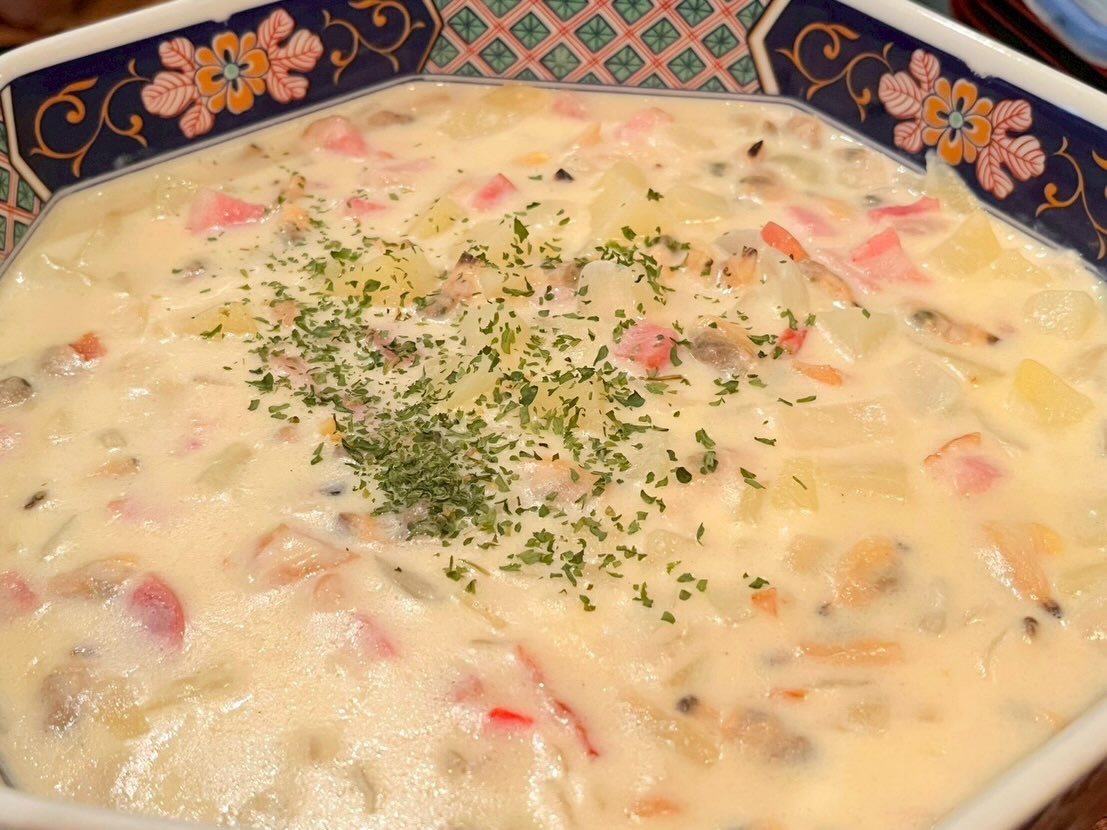 今週もよろしくお願いします🙇
皆様のご来店お待ちしております😄

おひとりさま大歓迎！
カウンター席大人気

おばんざい、鉄板焼きメニュー
二階テーブル席、三階個室完備
一階カウンター席でもオーダー可能です

黒兵衛では
各種ご宴会のご予約承ります♪
コース1,000バーツ〜
飲み放題 300バーツor 400バーツ

二階テーブル席
三階9名様までの小宴会用個室ございます。

よろしくお願いします♪
7月もHappy hour 開催中です
17:00〜19:30

キリンビール大瓶　120B
ウィスキーハイボール　80B

Happy hour in  July❗️
17:00〜19:30
Kirin Beer Big Bottle 120B
Whisky Hi-ball 80B

#バンコク創作料理居酒屋 #バンコク日本料理店 #バンコク小料理屋 #バンコクおひとりさま #バンコク1人飲み プラカノン バンコク日本人女性スタッフ常駐 バンコクおかみさん バンコクお好み焼き屋 バンコク鉄板焼き  バンコクおばんざい  japanesefood bangkok phrakhanong japaneserestaurant reopen happyhour obanzai bangkokokonomiyaki bangkokteppanyaki