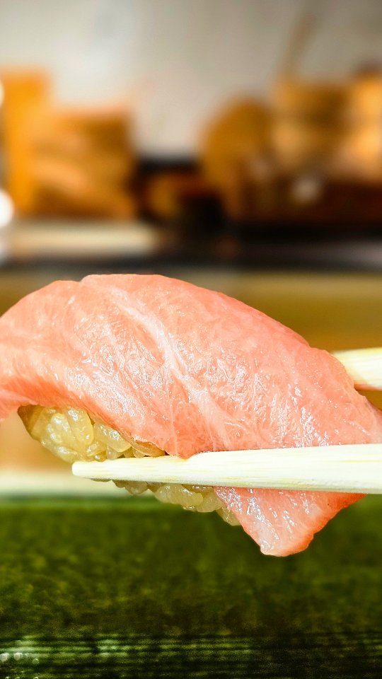 【A special course for Summer in Japan...!!】
▷▶︎▷LINE→@sushimisakinobu▶▷

さぁ日本も夏になり
お魚が夏のお魚が旬になっております！

ウニや鯵はもちろんのこと
とうもろこしやアオリイカ!!

夏となると脂が落ちると思われがちですが
そんなことはなく、しっかり美味しいものを
ご提供しております！

美味しいものをさらに美味しく
シンプルに奥深く
寿司の本来の素晴らしさを是非ともご堪能くださいませ！

なお
貸切やケータリング、
月曜日の営業にもご対応させていただきますので
お気軽にご連絡くださいませ！

Location: 
50 GMM Grammy PLACE, Sukhumvit 21 Rd. (Asoke), Khlongtoeinuea,Wattana, Bangkok 10110, Thailand

Sushi Misaki Nobu (GMM grammy place BF1)
chef 【NOBU】

Reservation: 
Sushi Misaki Nobu/062-495-2386

Dine-in time: 
12:00-lunch time open
17:00-dinner time open
※anytime customer choose reservation time
close 22:00
close every Monday

menu:
1.standard course 4000THB
2.special course 6000THB
3.Premium course 8000THB

#sushimisaki
#sushimisakinobu
#鮨みさき
#鮨みさき伸
#バンコク
おまかせ
Bangkok
omakase
sushi
鮨
寿司
タイ
Thailand
デート
接待