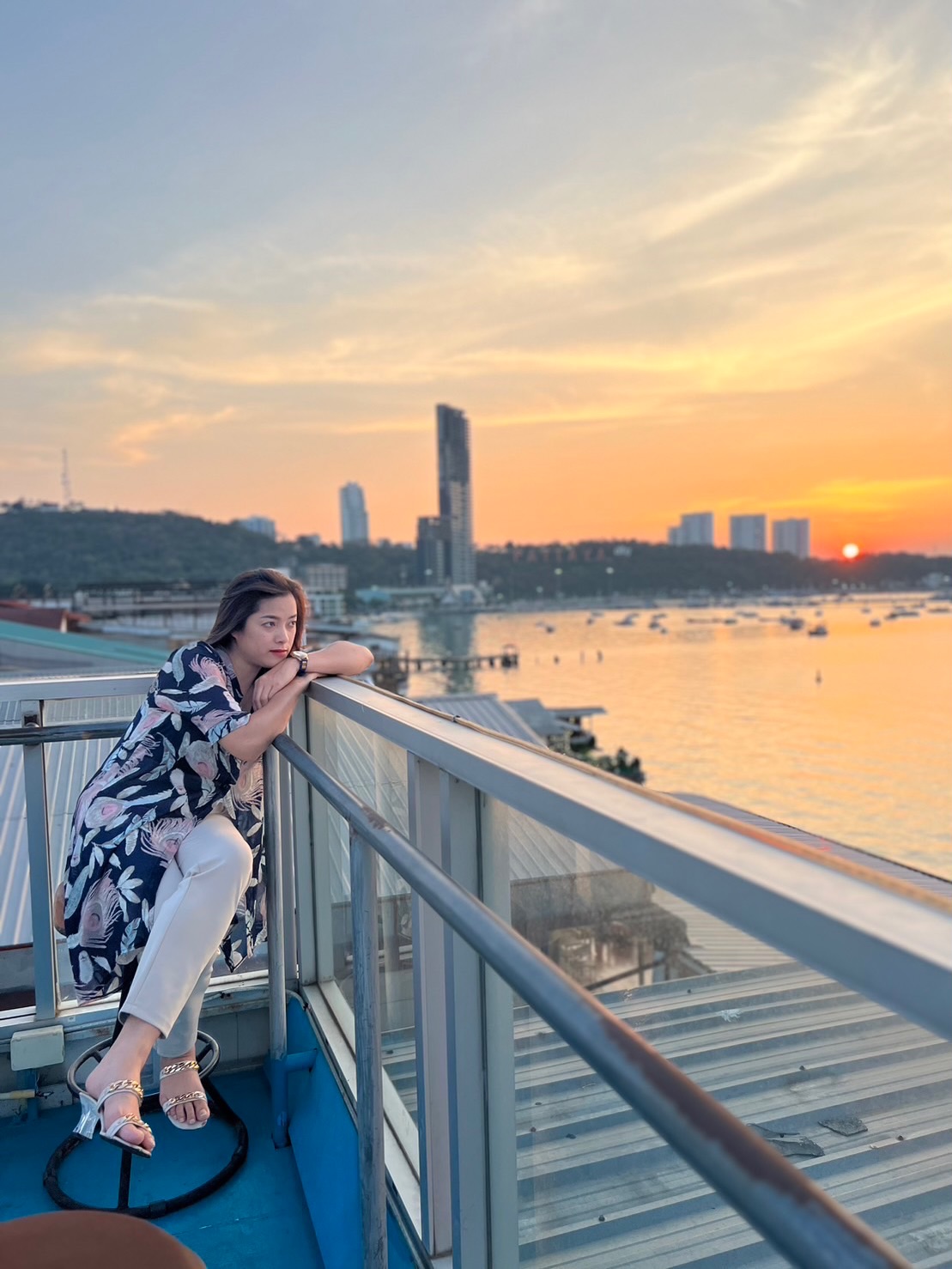 Looking to relax somewhere? Well be sure to check out Woodball Pattaya. We have a great view and a menu full of delicious drinks and food. Our bar can be easily found on Walking Street, across from Fahrenheit Agogo. See you soon! 🩷