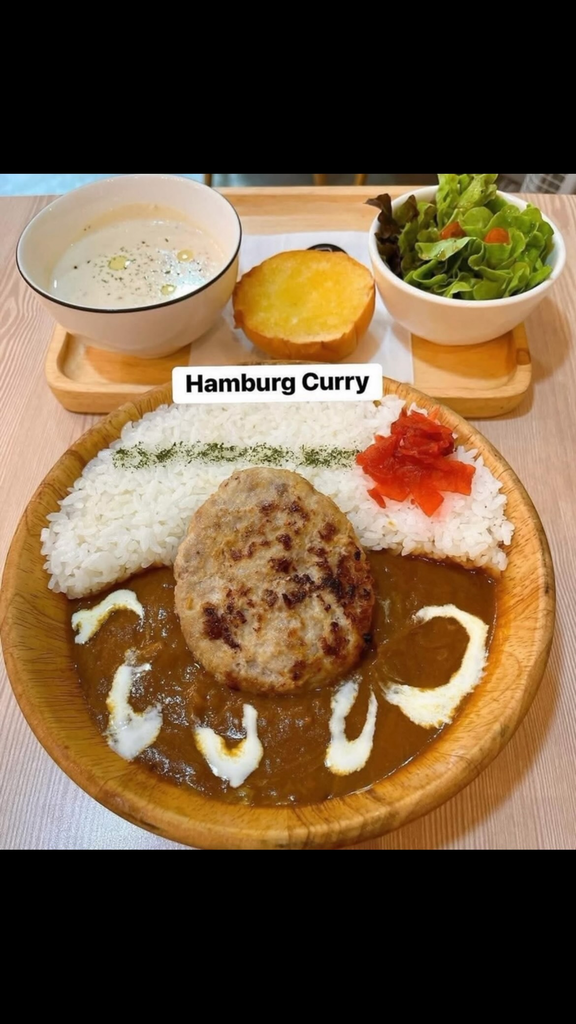 Hamburg Curry จานนี้คือความสุขของวันนี้
แกงกะหรี่เข้มข้น ท็อปด้วยแฮมเบิร์กฉ่ำ ๆ
เสิร์ฟพร้อมซุป สลัด และขนมปัง ครบจบใน
ถาดเดียว
• Hakata Coffee Bangkok
ハンバーグカレー
濃厚なカレーソースとジューシーなハンバーグ
一皿で大
満
足
です。
#แกงกะหรี่ญี่ปุ่น
#คาเฟ่กรุงเทพ
#BangkokCafe
#สายกินต้องลอง
#อร่อยบอกต่อ