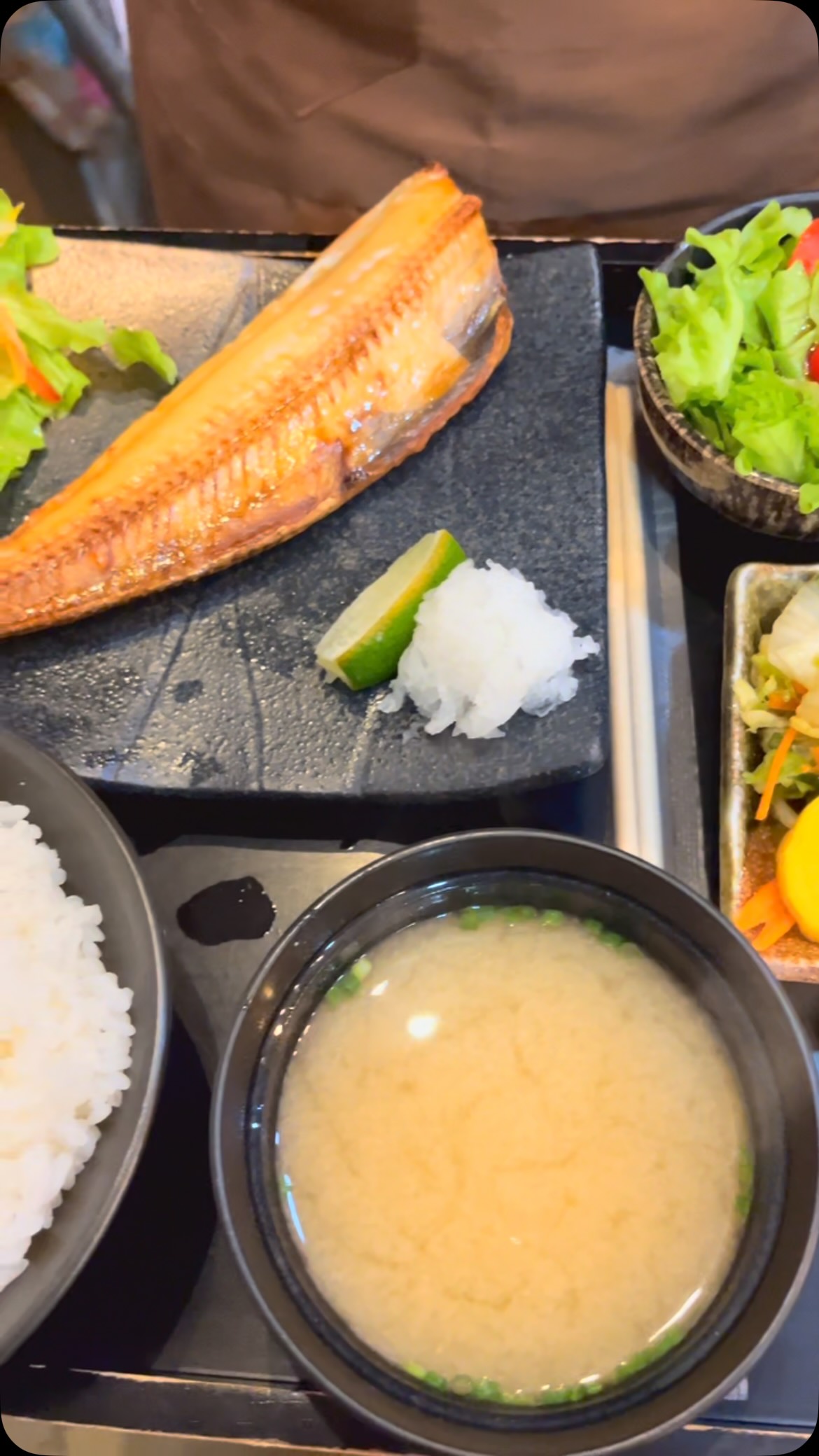 🇯🇵ร้านเล็กๆ พร้อมบรรยากาศร้านแสนอบอุ่น
มื้ออร่อย...ไม่ต้องบินไกลถึงญี่ปุ่น อาหารญี่ปุ่นรสชาติดี เสิร์ฟร้อน ๆ 

  ไม่ว่าจะเป็นเซ็ตสุดคุ้มเบนโตะ 🍱หรือเมนูกระทะร้อน ก็อิ่มครบ จบในมื้อเดียว

พร้อมโปรโมชั่นเครื่องดื่มลด 50% ไม่รวม Softdrinks 🤩
.
☕️ ร้าน ฮากาตะ คอฟฟี่ เปิดให้บริการเวลา 08:00น. - 16:00น.
(เครื่องดื่มลด 50% ไม่รวม Softdrinks)
🥘 ร้าน ฮากาตะ คอฟฟี่ เปิดให้บริการเวลา 8.00-20.00

ติดต่อสอบถาม ☎️ 020370809
.
📲 สามารถสั่งอาหารเดริเวอร์รี่ ส่งถึงหน้าประตู ดูเมนูออนไลน์ได้ที่ 
Grab: https://bit.ly/303QHYr
Wongnai Lineman :  https://lin.ee/ieqzISN
Foodpanda : https://bit.ly/3bS2tYB 
.
#hakatacoffeebkk #coffee  #cafe #food #japanfood lunch  hakataironman hakataironmanthonglor  เทปันยากิ สไตล์ญี่ปุ่น สตามิน่าเทปปัง สตามิน่า stamina สุขุมวิท35 สุขุมวิท อาหารญี่ปุ่น กะทะร้อน stamina staminatemppan ชุดเบนโตะ teishoku สไตล์ญี่ปุ่น
แวะมาฝากท้องกันนะ