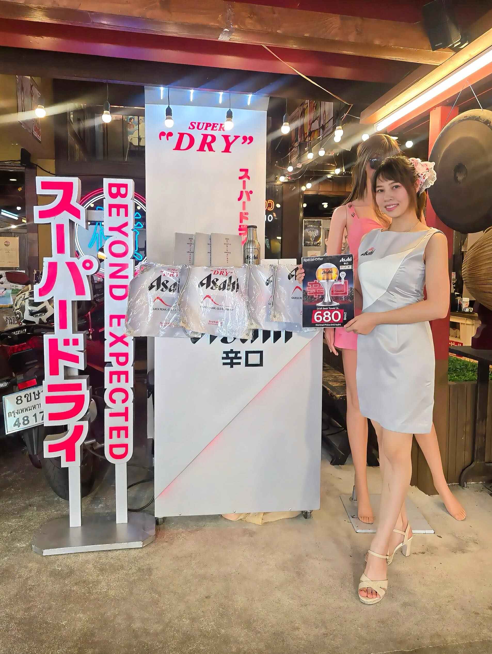 🍺 ASAHI BEER EVENT 🇯🇵🔥
8/7–9 @ Thonglor Yokocho

昨日もたくさんのご来店ありがとうございました！！🍻
店内も外席も盛り上がりました🔥

そしてイベントはまだまだ続きます！

📅 今日8日(土) ＆ 明日9日(日)も開催！

17:00–19:00は
いつも通りのHappy Hour🍺
お得に乾杯するならまずはこの時間から！

そして19:00以降も…
ASAHI生ビールをイベント限定のお得な価格で楽しめます🔥🍺

週末のトンローで
キンキンに冷えたASAHI生ビールで乾杯しましょう！！

お一人でも、友達同士でも大歓迎🙌
今夜もトンロー横丁でお待ちしてます🇯🇵🏮

📍Thonglor Yokocho

#トンロー横丁
#トンロー居酒屋
#バンコク居酒屋
#AsahiBeer
#Thonglor