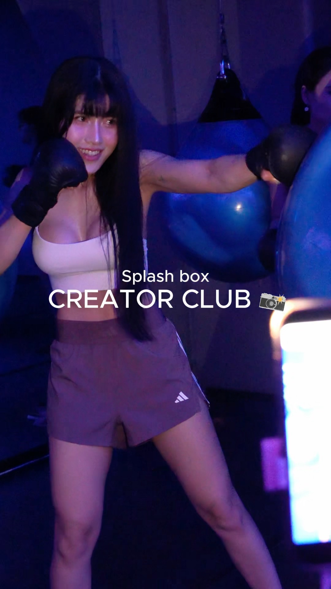 ผ่านไปแล้วกับ CREATOR CLUB คลาสแรกกับครู TOPTEN! 🥊✨
แต่เดี๋ยวก่อน… เรายังเหลืออีก 3 คลาส! 👀

ใครยังไม่ได้สมัคร รีบมาจอยกัน
ทั้งสนุก ทั้งได้ออกกำลังกาย และสร้างคอนเทนต์ไปด้วย

เปลี่ยนความสนุกให้เป็นคอนเทนต์
แล้วมาเป็น Wellness Creator กับเรา 💖

📲 สมัครได้แล้ววันนี้ที่ LINE: @ splashbox-influ
_________________________
🥊 Splash Box Studio
📌 Marché Thonglor, Building A, 5M Floor
🕘 Opening hours : 9:00 to 22:00
🚿 Full Amenities Provided (Rental Sportswear, Rental Gloves, Rental Towels, Toiletries & Skincare)

#Splashbox #DarkBeatBoxercise
#Splashboxcreatorclub #boxing #ThonglorGym