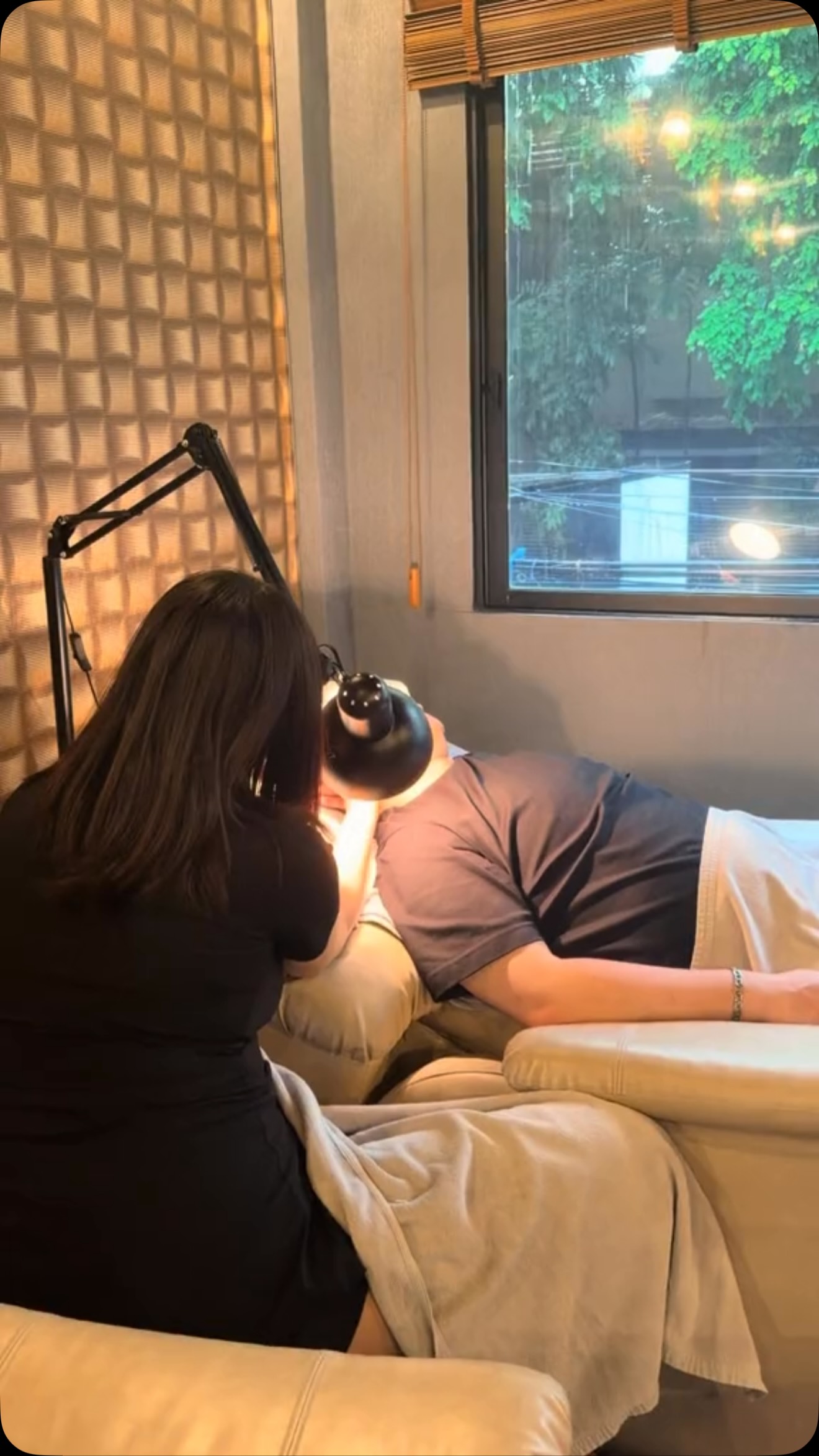 Let go of the stress and give your body the relaxation it deserves💆🏻‍♀️

Book your relaxing experience today. 🌿
☎️ 02 124 5246
DM (X or FACEBOOK)
WhatsApp +66 98 925 5888
#bodycareworks #สปาเวียดนาม #relaxing #vietnambarber