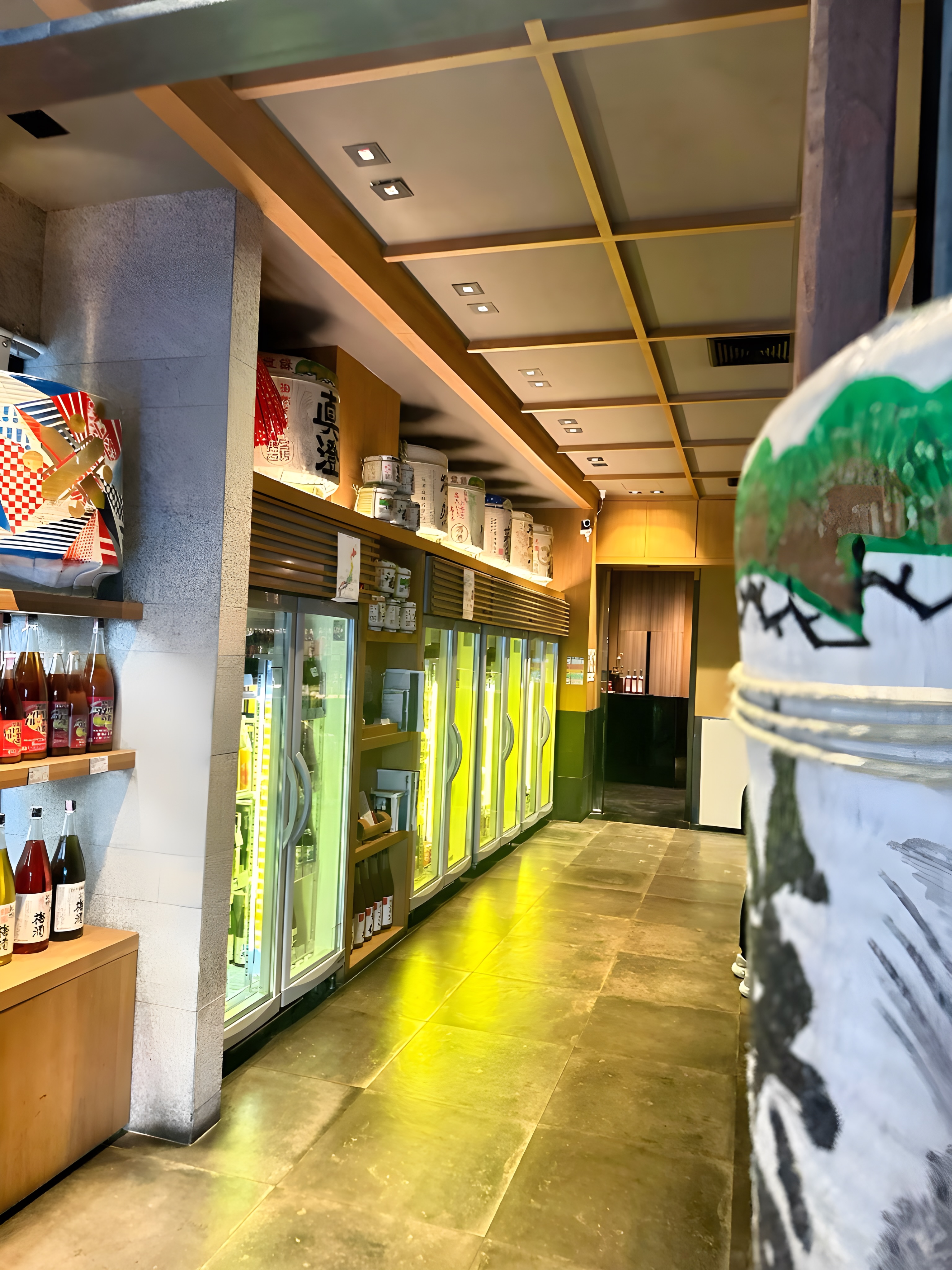 Let the night unfold, one sip at a time. 🍶✨

From delicate and smooth to rich and full of character, discover Japanese sake made for every kind of evening.

Come by, choose your favorite, and make tonight a sake moment.

📌โครงการ Park Lane เอกมัย
เปิดทุกวัน จันทร์-เสาร์: 17:00 - 00:00 น.
(วันเสาร์เปิดเร็ว 14:00 - 00.00น.)
🚗จอดรถในโครงการ Park Lane ได้เลย (สะดวกมากค่ะ)
🚊 BTS เอกมัย (ทางออก 1) เดินต่ออีกนิดก็ถึงค่ะ

#OriharaShoten #EkkamaiBar #BangkokBar #Sake #HiddenBarBangkok