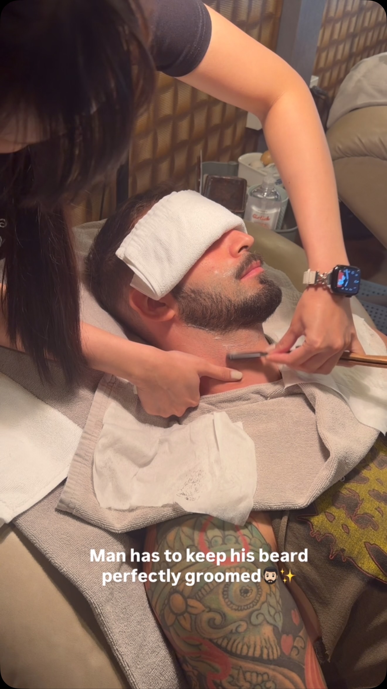 man has to keep his beard perfectly groomed🧔🏻‍♂️✨
Come in, sit back, and let us take care of the details.

📍 Body Care Works Sukhumvit Soi 18
Book your relaxing experience today🌿
☎️ 02 124 5246
DM (X or FACEBOOK)
WhatsApp +66 98 925 5888
#bodycareworks #สปาเวียดนาม #relaxing #vietnambarber