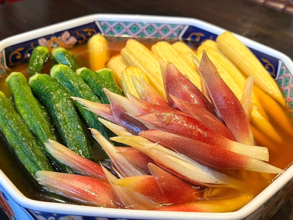 昨夜は沢山のお客様のご来店ありがとうございました😊
本日も準備整い絶賛営業中です🈺
皆様のご来店お待ちしております🙇

おひとりさま大歓迎！
カウンター席大人気

おばんざい、鉄板焼きメニュー
二階テーブル席、三階個室完備
一階カウンター席でもオーダー可能です

黒兵衛では
各種ご宴会のご予約承ります♪
コース1,000バーツ〜
飲み放題 300バーツor 400バーツ

二階テーブル席
三階9名様までの小宴会用個室ございます。

よろしくお願いします♪
8月もHappy hour 開催中です
17:00〜19:30

キリンビール大瓶　120B
ウィスキーハイボール　80B

Happy hour in  August❗️
17:00〜19:30
Kirin Beer Big Bottle 120B
Whisky Hi-ball 80B

#バンコク創作料理居酒屋 #バンコク日本料理店 #バンコク小料理屋 #バンコクおひとりさま #バンコク1人飲みプラカノン バンコク日本人女性スタッフ常駐 バンコクおかみさん バンコクお好み焼き屋 バンコク鉄板焼き  バンコクおばんざい  japanesefood bangkok phrakhanong japaneserestaurant reopen happyhour obanzai bangkokokonomiyaki bangkokteppanyaki