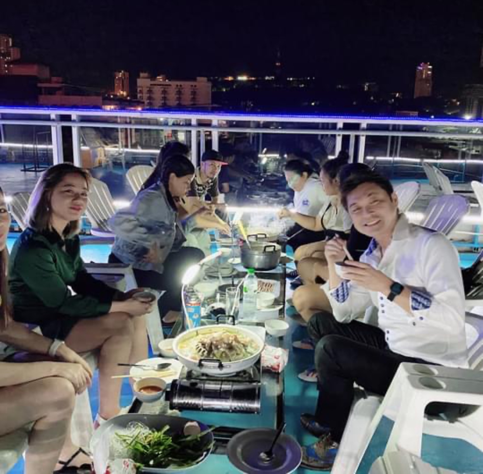 A unique place for dinner? Yes! Come join us tonight for some delicious Mu Kratha on our beautiful rooftop! We use fresh ingredients so our dishes are absolutely delicious! Our bar is located right across from Fahrenheit. Easy to find! See you tonight at Woodball Pattaya! 😇

Address: 94/7 3rd and 4th Floor, Moo10, Walking Street, Pattaya City
TEL: 03-313-2288
Opening Hours: 18:00 - 04:00
LINE:@woodball_pattaya (lin.ee/fRYUsCh)
Google Map: maps.app.goo.gl/far2ArZaATuVaN…