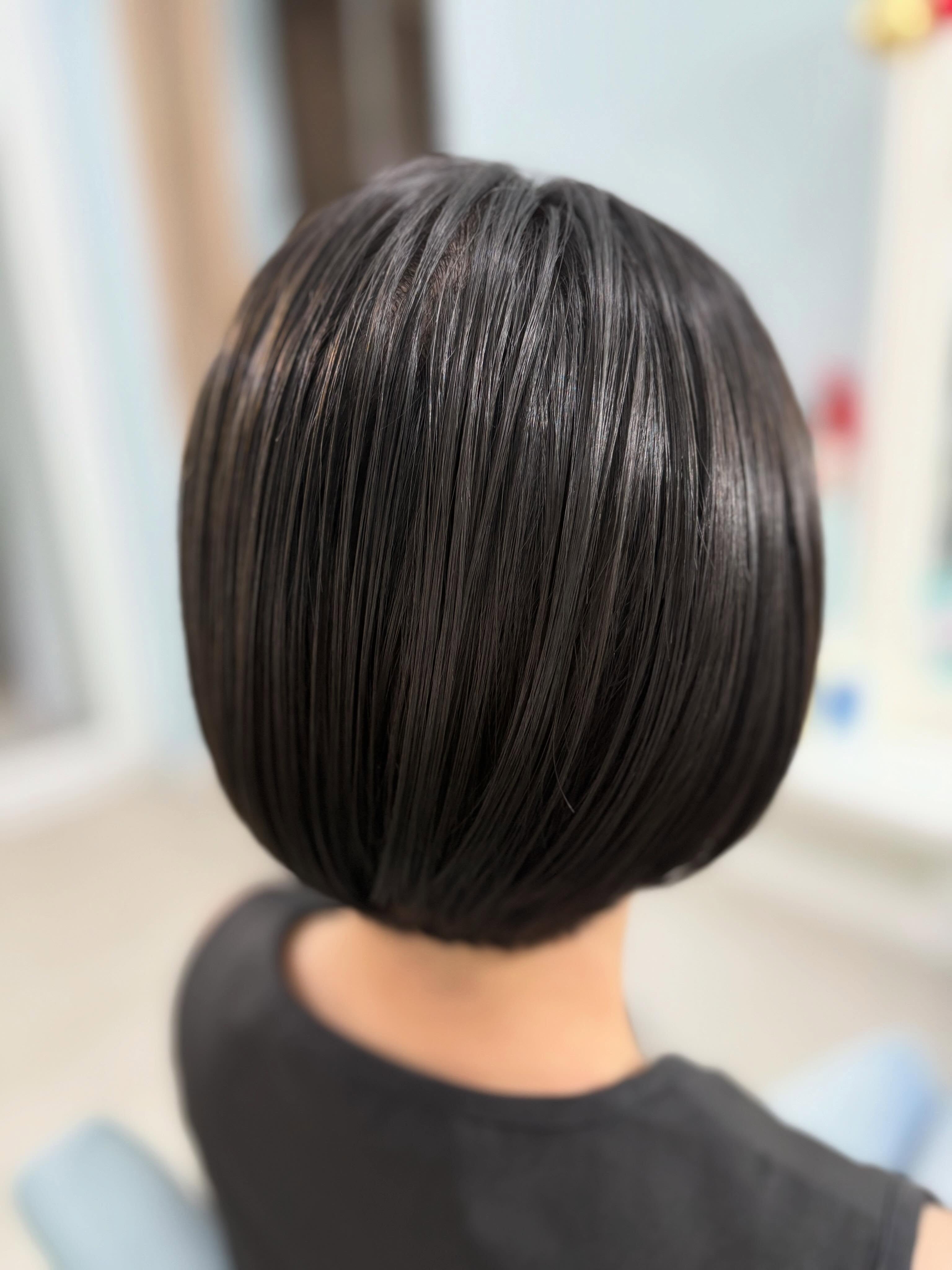 自然な仕上がりだから酸性ストレートとショートヘアの相性も◎🙆‍♀️

ไม่ว่าจะผมยาว หรือ ผมบ็อบสั้น 
เทคนิคการยืดผมตรงของ ansR 
จะช่วยให้ผมคุณดูสลวยและมีน้ำหนัก…จัดทรงง่ายขึ้น 
ถามหาเมนูตัวช่วยดีๆได้ที่ 💈ansR Hair Salon เอกมัย 21 นะคะ