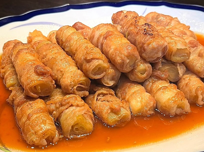 華金ですよ〜✨
全員集合💨
今週もお疲れさまでした
まだまだお席に余裕あります😄
皆様のご来店お待ちしております🙇

おひとりさま大歓迎！
カウンター席大人気

おばんざい、鉄板焼きメニュー
二階テーブル席、三階個室完備
一階カウンター席でもオーダー可能です

黒兵衛では
各種ご宴会のご予約承ります♪
コース1,000バーツ〜
飲み放題 300バーツor 400バーツ

二階テーブル席
三階9名様までの小宴会用個室ございます。

よろしくお願いします♪
9月もHappy hour 開催中です
17:00〜19:30

キリンビール大瓶　120B
ウィスキーハイボール　80B

Happy hour in  September❗️
17:00〜19:30
Kirin Beer Big Bottle 120B
Whisky Hi-ball 80B

#バンコク創作料理居酒屋 #バンコク日本料理店 #バンコク小料理屋 #バンコクおひとりさま #バンコク1人飲みプラカノン バンコク日本人女性スタッフ常駐 バンコクおかみさん バンコクお好み焼き屋 バンコク鉄板焼き  バンコクおばんざい  japanesefood bangkok phrakhanong japaneserestaurant reopen happyhour obanzai bangkokokonomiyaki bangkokteppanyaki