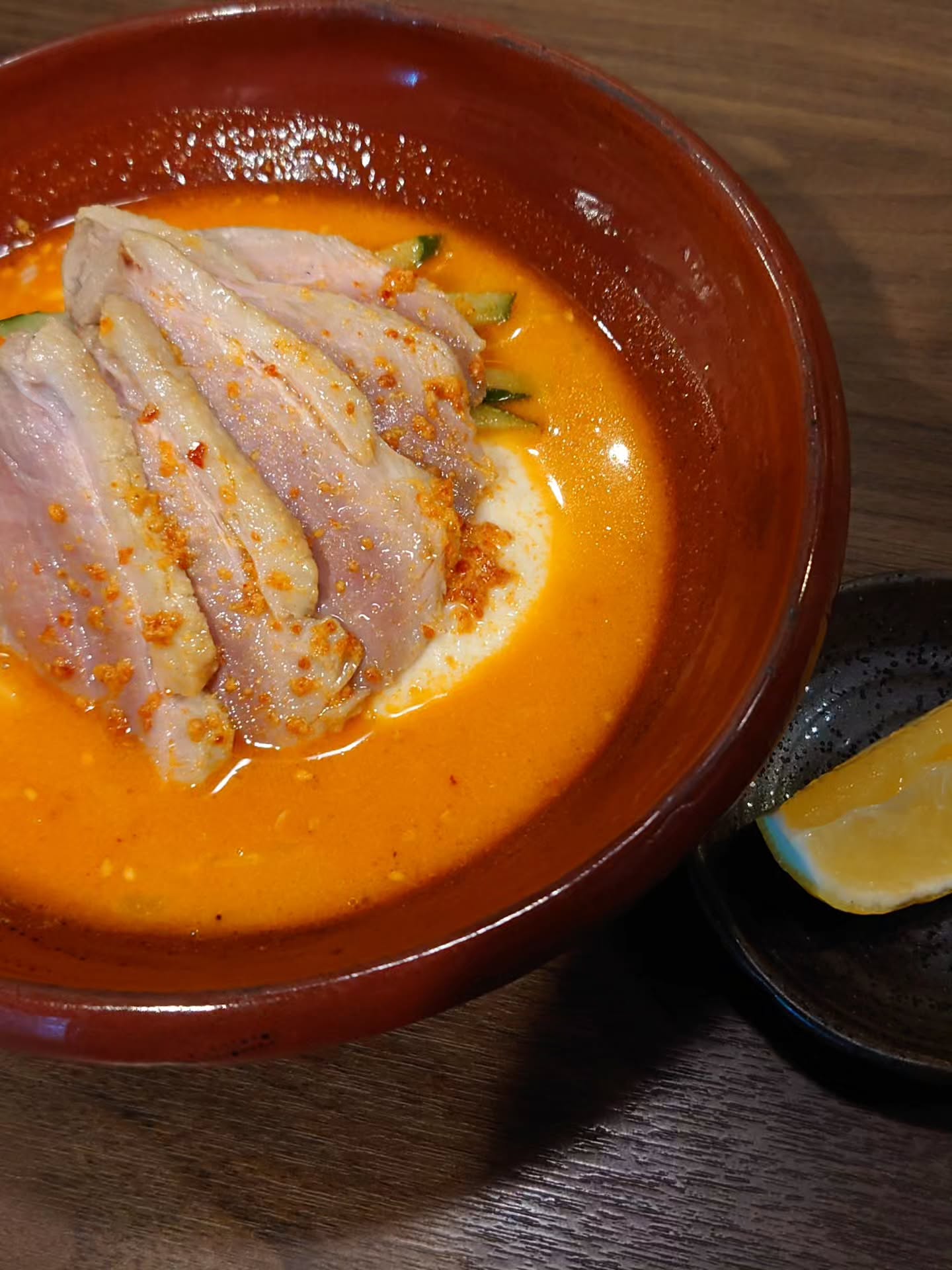 最近カラダが疲れやすい?!中の人、KaneHisaです

お豆富メニューに新作登場
人気蕎麦メニューの麺をお豆富に変える荒業
結構これが相性良くておつまみにちょうど良い鴨🦆
お試しあれ〜

#KaneHisa
#手打ち蕎麦 
#bangkok 
#โซบะ
#お豆富

今日は早めに帰ろう、中々無理ができないお年頃♥