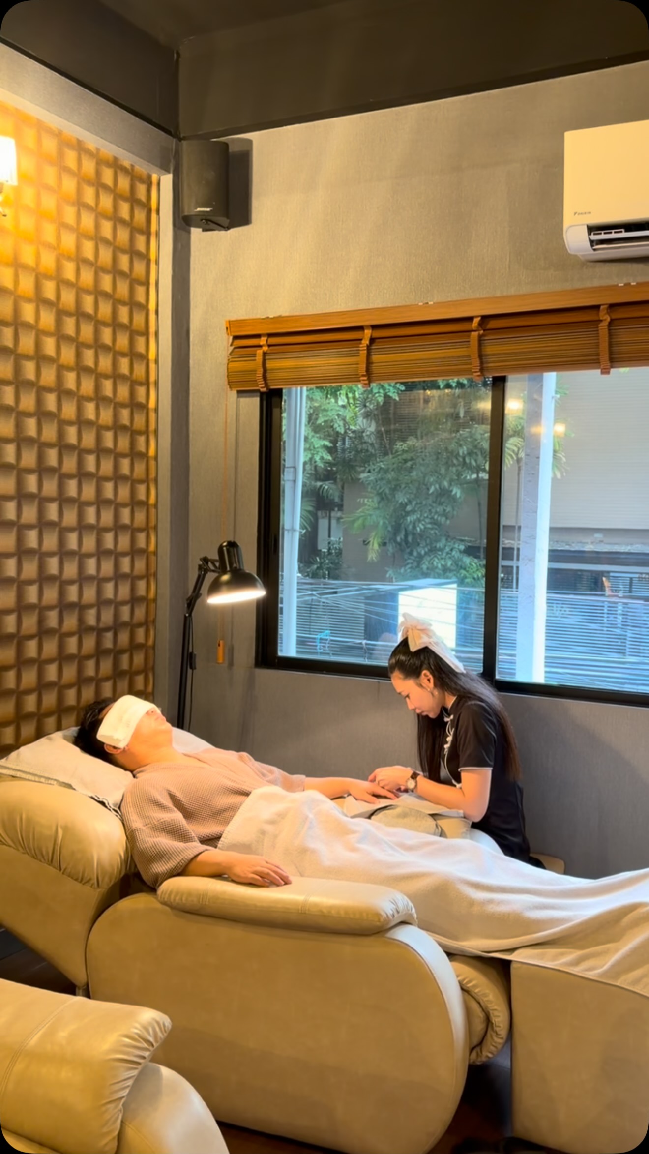 Take a moment for yourself. Relax, recharge, and enjoy the care you truly deserve 🌿

You can make a reservation at here👇
☎️ 02 124 5246
DM (X or FACEBOOK)
WhatsApp +66 98 925 5888
Line  lin.ee/YOE9biR
#bodycareworks #สปาเวียดนาม #relaxing #vietnambarber