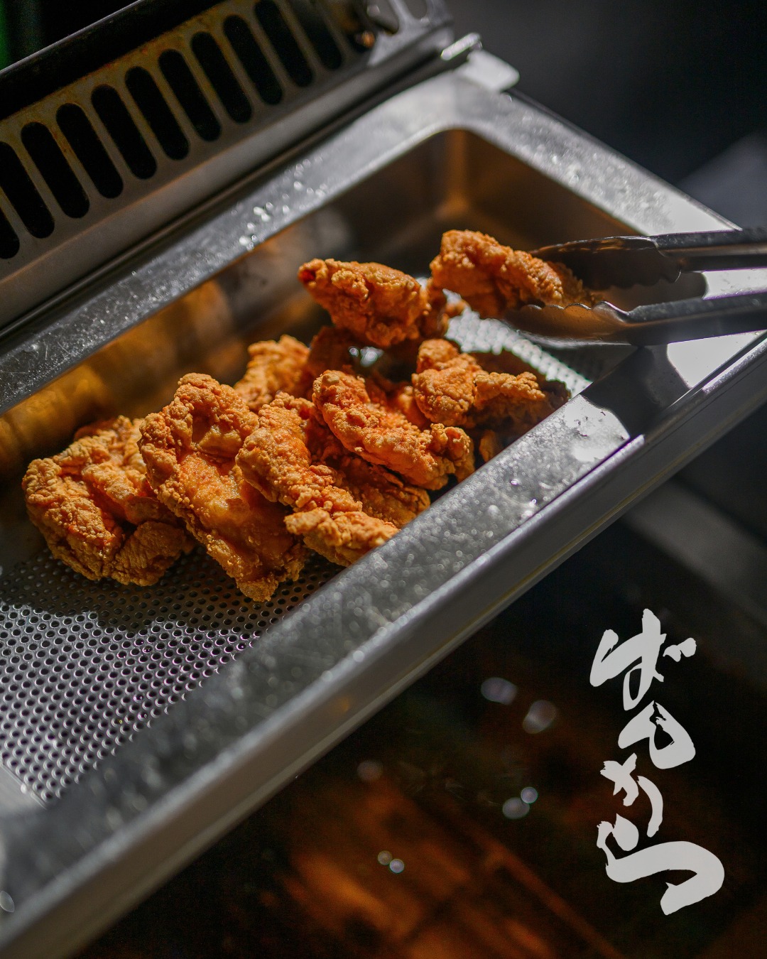 🔥🍗 Golden, Crispy & Irresistibly Delicious!
กรอบนอก ฉ่ำใน หอมอร่อยทุกคำ! 🤤

เติมความอร่อยให้มื้อโปรดด้วย ไก่ทอด สีเหลืองทอง กรอบน่ากิน เนื้อไก่นุ่มชุ่มฉ่ำด้านใน ทอดร้อนๆ จนได้ความกรอบที่ลงตัว ✨

จะทานเล่นเพลินๆ หรือสั่งมาเพิ่มความฟินคู่กับราเมนชามโปรดก็อร่อยลงตัว 🍜❤️
ใครเป็นสายของทอด บอกเลยว่าต้องลอง! 😋

📍 พบกันที่ Bankara Ramen
- Sukhumvit 39
- Siam Paragon
- ICONSIAM
- Zpell @ Futur#bangkokfoodies 

The Real Taste of Japan. Boldly Original. 🇯🇵
#BankaraRamen #BankaraThailand #JapaneseFriedChicken #Karaage #JapaneseFood #RamenLover #ไก่ทอดญี่ปุ่น #อาหารญี่ปุ่น #ราเมนญี่ปุ่น #ของกินกรุงเทพ #BangkokFoodies