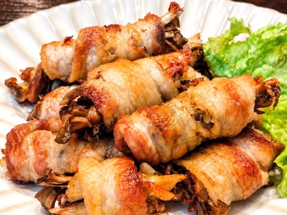 今週もよろしくお願いします
本日、鉄板焼きメニューはお休みになります

皆様のご来店お待ちしております🙇

おひとりさま大歓迎！
カウンター席大人気

おばんざい、鉄板焼きメニュー
二階テーブル席、三階個室完備
一階カウンター席でもオーダー可能です

黒兵衛では
各種ご宴会のご予約承ります♪
コース1,000バーツ〜
飲み放題 300バーツor 400バーツ

二階テーブル席
三階9名様までの小宴会用個室ございます。

よろしくお願いします♪
10月もHappy hour 開催中です
17:00〜19:30

キリンビール大瓶　120B
ウィスキーハイボール　80B

Happy hour in  October❗️
17:00〜19:30
Kirin Beer Big Bottle 120B
Whisky Hi-ball 80B

#バンコク創作料理居酒屋 #バンコク日本料理店 #バンコク小料理屋 #バンコクおひとりさま #バンコク1人飲みプラカノン バンコク日本人女性スタッフ常駐 バンコクおかみさん バンコクお好み焼き屋 バンコク鉄板焼き  バンコクおばんざい  japanesefood bangkok phrakhanong japaneserestaurant reopen happyhour obanzai bangkokokonomiyaki bangkokteppanyaki