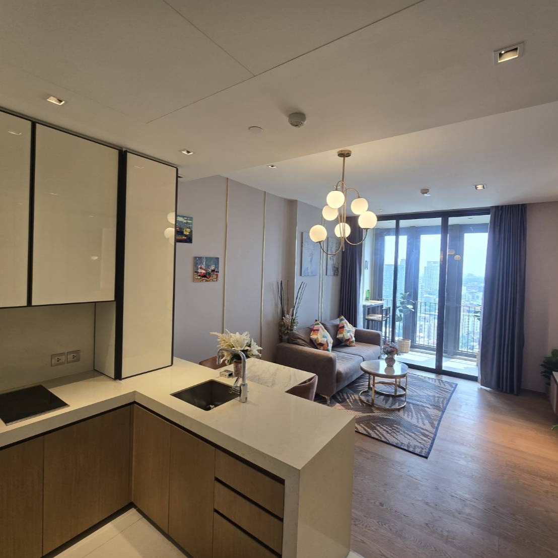 新生活を始めるベストタイミング✨

スクンビット32のBEATNIQ Sukhumvit 32にて、広々とした57㎡の1ベッドルームのお部屋が空いています。家賃は月額60,000バーツ。新しい生活にぴったりの物件で、築浅なのに充分なスペースがありますよ。

BTSへのアクセスも便利で、プロンポン駅とトンロー駅の両駅が利用可能です。特にトンロー駅には徒歩でスムーズにアクセスできます。さらに、サミティベート病院やフジスーパー4号店へも簡単に足を運べる立地です。スクンビット49のすぐ向かい側にあり、移動がストレスなく行えるのは嬉しいポイント🎉

新しい住まい探しのお手伝いをさせてください。興味のある方はお気軽にお問合せを✨

The best timing to start a new life ✨

A spacious 57㎡ one-bedroom unit is available at BEATNIQ Sukhumvit 32 on Sukhumvit 32. The rent is 60,000 Baht per month. This property is perfect for a new start, offering plenty of space despite being relatively new.

Convenient access to the BTS, with both Phrom Phong and Thong Lo stations available. Especially, it’s a smooth walk to Thong Lo station. Additionally, it’s easy to reach Samitivej Hospital and Fuji Supermarket No.4. Located just across from Sukhumvit 49, it's a great point that you can get around without stress 🎉

Let me help you find your new home. If you’re interested, please feel free to contact me ✨

#新生活
#広々間取り
#分かり易い立地
#駅近物件
#紅樹株式会社